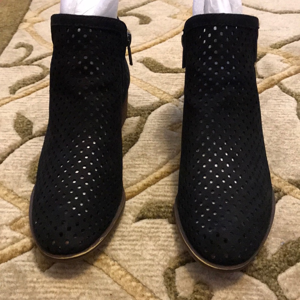 Lucky Brand LK-Basel3 perforated bootie